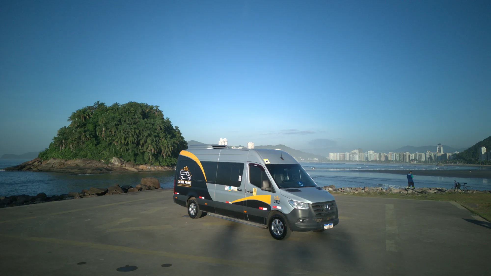 Equipe GRAN PRIME recebendo um cliente